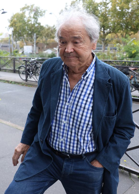 Exclusif - Pierre Perret - Arrivées lors de l'enregistrement de l'émission "Vivement Dimanche" (du 16 novembre) à Paris le 22 octobre 2025. © Bestimage