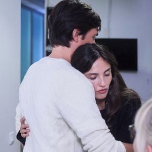 Mais ce n'est pas le seul bébé qui a vu le jour en ce début d'année pour le mannequin 
Exclusif - Alain-Fabien Delon avec sa compagne Laura Bensadoun en backstage de de l'émission "C à Vous" à Paris, France, le 18 octobre 2024. © Cyril Moreau/Bestimage