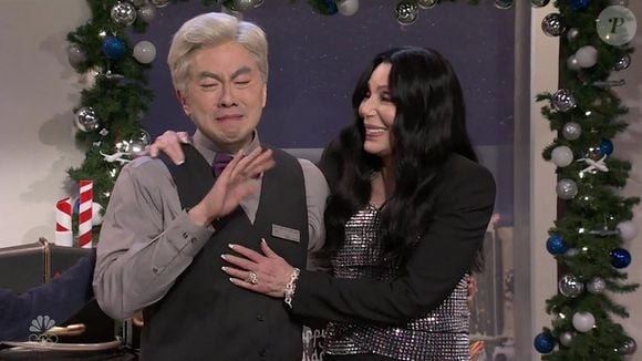 Bowen Yang pleure pendant son dernier sketch du "Saturday Night Live" aux côtés de Cher et Ariana Grande. 

©Bestimage