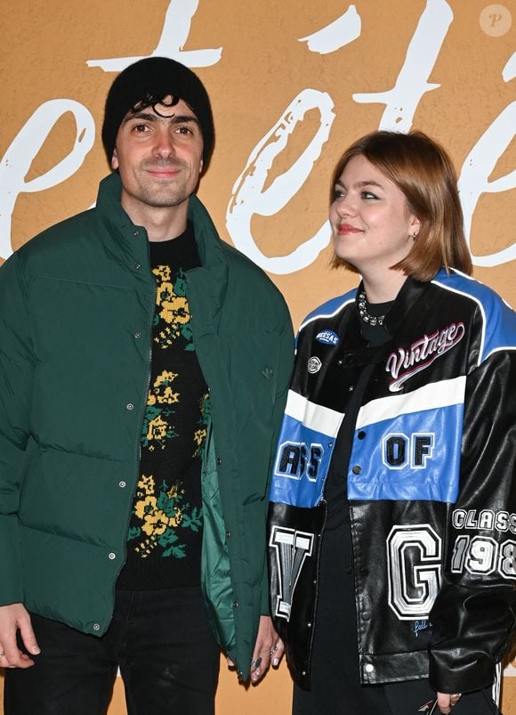 Florian Rossi et sa compagne Louane Emera - Avant-première du film "Cet été-là" au cinéma Pathé Wepler à Paris le 3 janvier 2022. © Coadic Guirec/Bestimage