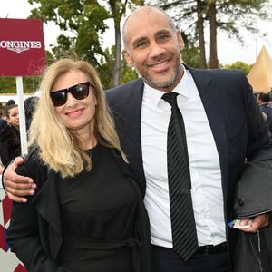 Valérie Trierweiler et Romain Magellan - Qatar Prix de l'Arc de Triomphe à l'hippodrome Paris Longchamp le 2 octobre 2022. © Coadic Guirec/Bestimage/Bestimage