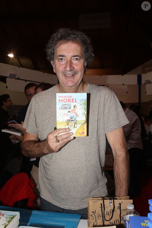 François Morel lors de la 41ème Foire du Livre de Brive dans La Halle Brassens, à Brive-la-Gaillarde, France, le 11 novembre 2023. © Jean-Marc-Lhomer/Bestimage