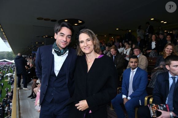 Julian Bugier et sa femme Claire Fournier au prix Qatar Arc de Triomphe à l'Hippodrome de Longchamp le 6 octobre 2024  

© Rachid Bellak / Bestimage