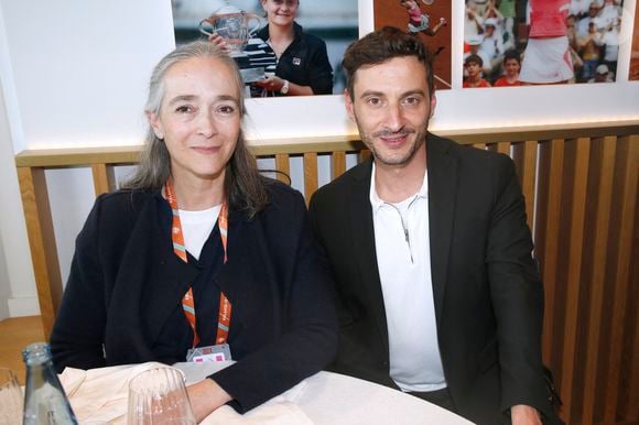 Exclusif - Delphine Ernotte-Cunci (Présidente de France TV) et Thomas Jolly (Directeur artistique des cérémonies aux Jeux Olympiques de Paris 2024) au déjeuner dans la loge de France TV lors des Internationaux de France de Tennis de Roland Garros 2024 - Jour 09 à Paris, France, le 3 juin 2024. © Bertrand Rindoff/Bestimage