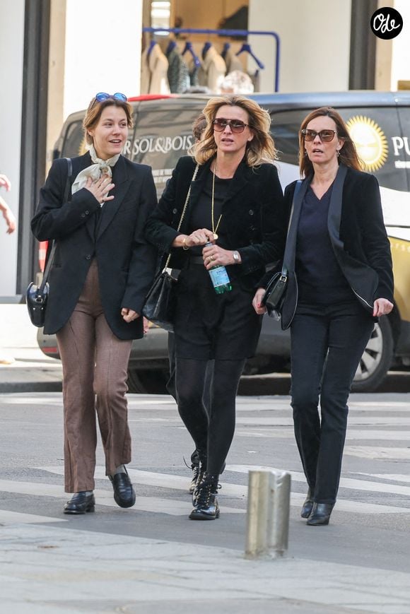 Yasmine Lavoine et sa mère Sarah Poniatowski (Lavoine), Juliette Boudre - Arrivées aux obsèques du prince Jean-Stanislas Poniatowski en l'Eglise polonaise à Paris, France, le 29 avril 2024. © Jacovides-Moreau/Bestimage