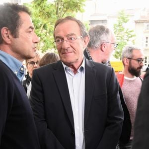 Jean-Pierre Pernaut lors du tournage de l'émission "Votre plus beau marché de France" à Montbrison le 14 juin 2019.

© Frédéric Chambert / Panoramic / Bestimage