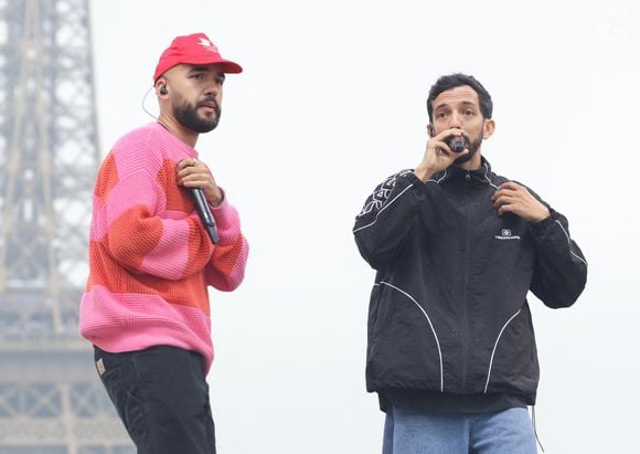 Bigflo et Oli (Florian et Olivier Ordonnez) lors du concert à l'occasion de l'opération "vacances de OUF, journée des oubliés des vacances" pour les 80 ans du Secours Populaire au Champ-de-Mars à Paris le 20 août 2025.

© Coadic Guirec / Bestimage