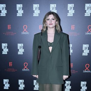 Intégrant la troupe des Restos du Cœur aux côtés d’Helena, demi-finaliste de l’édition 2023, l’ancienne gagnante de la Star Academy 2024 a confié combien cette invitation représentait pour elle une immense fierté.

Marine Delplace au photocall du 22ème dîner de la mode pour le Sidaction à Paris, le 30 janvier 2025.
Photo : Rachid Bellak / Bestimage