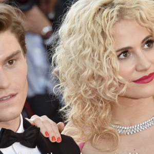 "Dans mon esprit, ma première fois à Cannes, c'était une montée des marches avec mon mari, Oliver, et on portait la marque Dsquared"
Pixie Lott en interview pour le média Ode