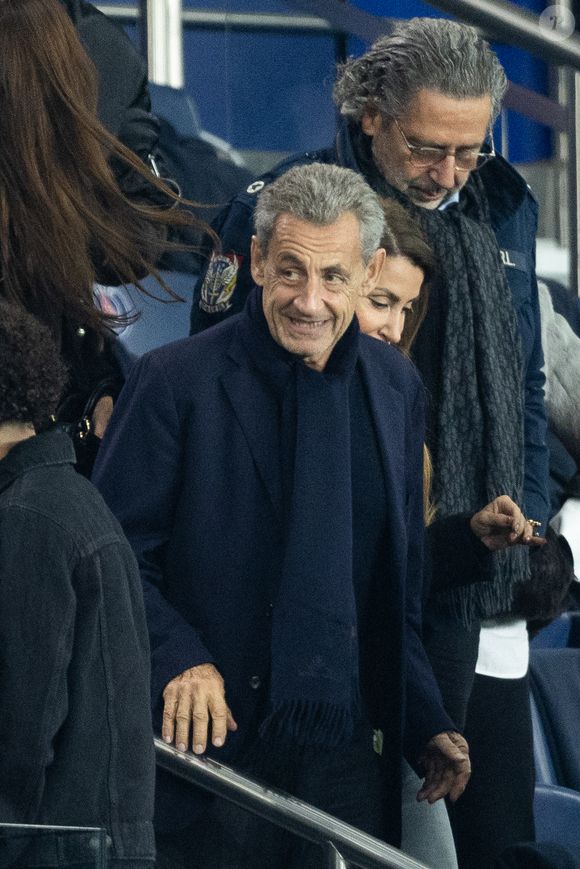 Donc je vois bien que la sidération étreint tout un chacun, bien au-delà des clivages politiques. Beaucoup de gens ont peur de ces excès, de l'injustice, de cette ambiance de règlements de comptes. Saint-Just, le bien mal nommé, est de retour. Il disait : 'Prouvez votre vertu, ou entrez dans les prisons'".

Nicolas Sarkozy dans les tribunes lors du match de Ligue 1 McDonald's "PSG - Auxerre (2-0)" au Parc des Princes à Paris, le 27 septembre 2025.
© Cyril Moreau/Bestimage