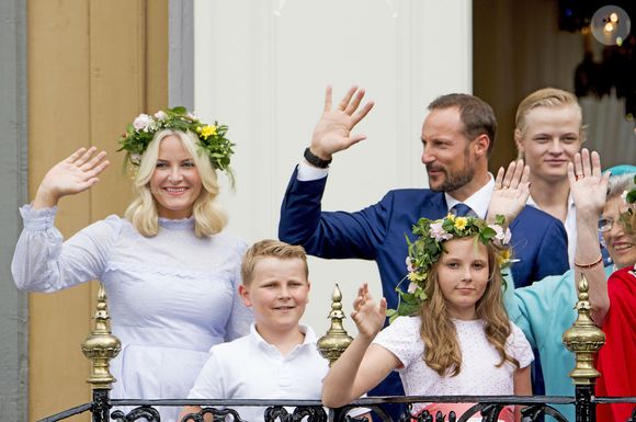La princesse Mette Marit, Le prince Haakon, Marius Borg Hoiby, le prince Sverre Magnus, la princesse Ingrid Alexandra et la princesse Astrid - Garden Party du jubilé des 25 ans de règne du roi Harald de Norvège à Trondheim le 23 juin 2016.