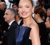 Amandine Petit a également brillé sur la Croisette avec sa robe satinée et fendue, ainsi que sa superbe parure de boucle d'oreille.

 Amandine Petit lors du 79ème Festival International du Film de Cannes, le 14 mai 2026. 

Photo : Jacovides-Moreau / Bestimage