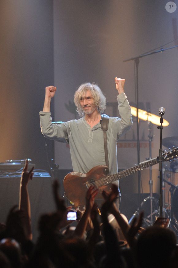 Louis Bertignac lors du concert 'Un Dimanche Pour Haïti' au Bataclan à Paris, France le 24 janvier 2010. Photo Nicolas Briquet/ABACAPRESS.COM