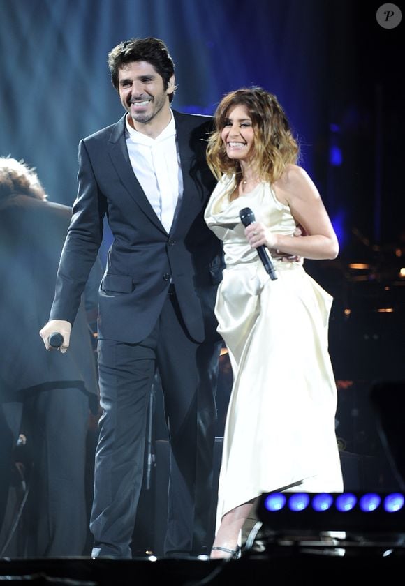 Dans les coulisses de la comédie musicale, Julie croise Patrick Fiori. Une belle histoire d’amour naît, qui durera sept ans, de 1999 à 2006.

Patrick Fiori et Julie Zenatti – Notre-Dame de Paris – concert hommage avec la participation de 70 musiciens et 40 choristes au Palais Omnisports de Paris Bercy à Paris, France le 18 décembre 2011. © Guillaume Gaffiot /Bestimage