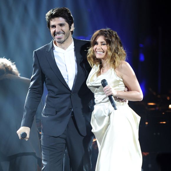 Dans les coulisses de la comédie musicale, Julie croise Patrick Fiori. Une belle histoire d’amour naît, qui durera sept ans, de 1999 à 2006.

Patrick Fiori et Julie Zenatti – Notre-Dame de Paris – concert hommage avec la participation de 70 musiciens et 40 choristes au Palais Omnisports de Paris Bercy à Paris, France le 18 décembre 2011. © Guillaume Gaffiot /Bestimage