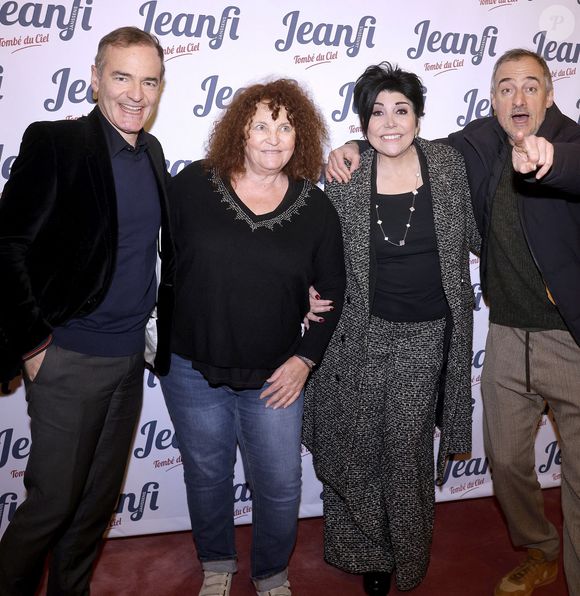 Franck Ferrand, Valerie Mairesse, Liane Foly et Sebastien Thoen à la 150 ème du spectacle "Tombé du ciel" de Jeanfi Janssens à la Comédie des Champs Elysées à Paris le 13 février 2025. Spectacle suivi d'une réception Restaurant Manko. © Cédric Perrin / Bestimage