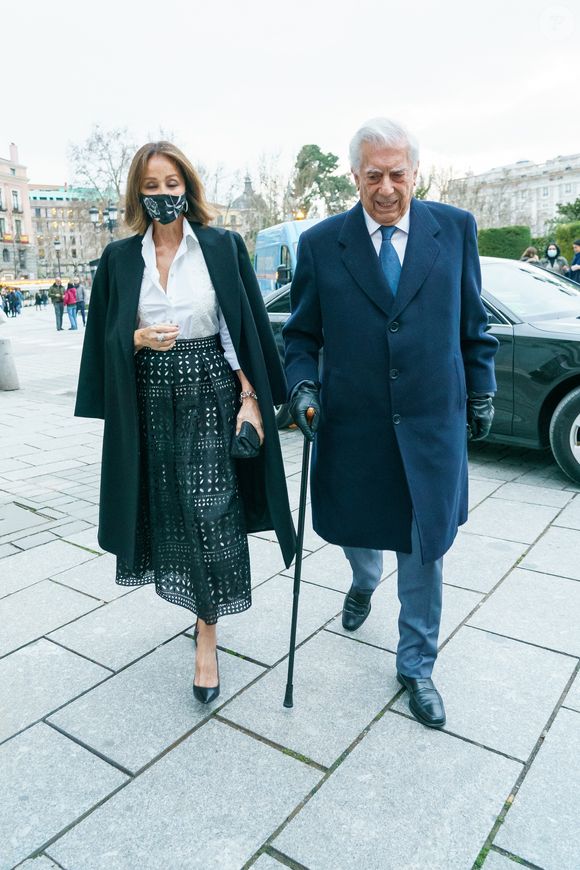 Mario Vargas Llosa et Isabel Preysler arrivent à la première de l'opéra "The Angel of Fire" à Madrid, le 22 mars 2022.
© Atilano Garcia/SOPA Images via Zuma Press/Bestimage