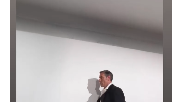 Il a été choisi pour défiler  lors de Fashion Week parisienne