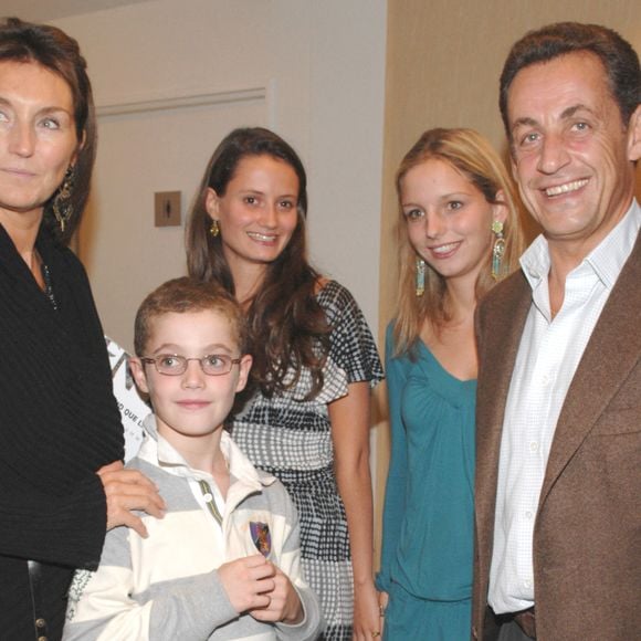 Le ministre français de l'Intérieur Nicolas Sarkozy, son épouse Cecilia, leur fils Louis, la fille de Cecilia, Jeanne-Marie, arrivent à la soirée d'ouverture de la superproduction de Robert Hossein 'Ben-Hur' au Stade de France à Saint-Denis, près de Paris, France, le 22 septembre 2006.  Photo by Nicolas Khayat/Cameleon/ABACAPRESS.COM