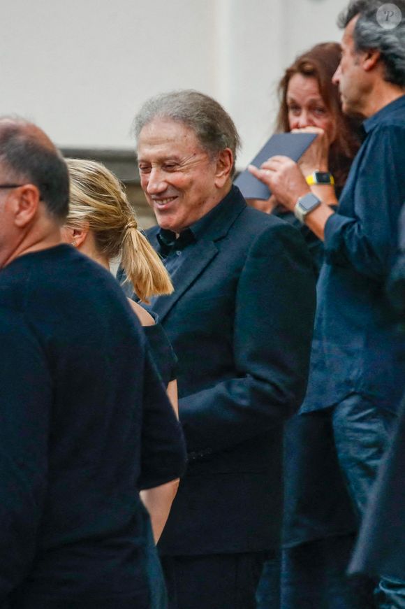 Michel Drucker - Sorties des obsèques de Thierry Ardisson en l’église Saint-Roch de Paris, France, le 17 juillet 2025. © Clovis-Jacovides/Bestimage