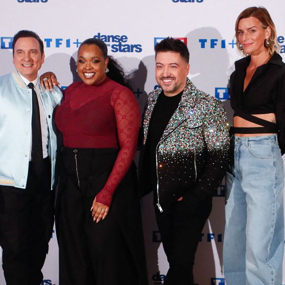 Les membres du jury, eux, sont les mêmes que la saison précédente. 

Le jury: Jean-Marc Généreux, Mel Charlot, Chris Marques, Fauve Hautot - Photocall du lancement de la saison 2025 de l'émission "Danse avec les stars" (DALS) au siège de  TF1 à Boulogne-Billancourt le 16 janvier 2025. © Christophe Clovis / Bestimage