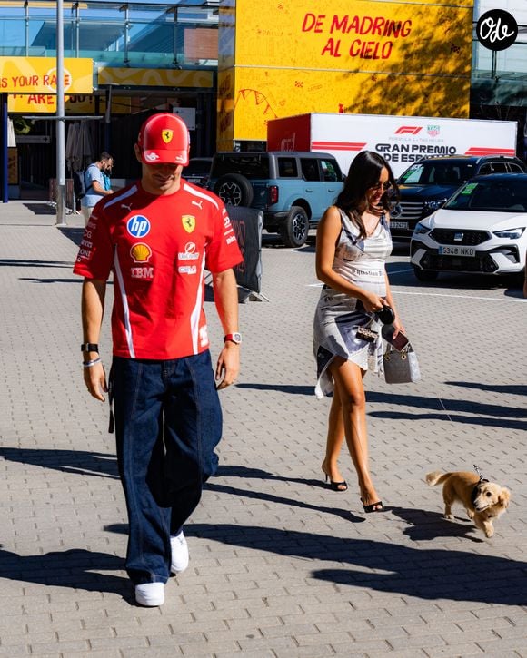 Quelques heures avant le début de sa course de F1, Charles Leclerc a prix le temps d'accompagner sa femme en tribunes.

Charles Leclerc de la Scuderia Ferrari HP et Alexandra Leclerc, le 11 septembre 2026, à Madrid. 

Photo par Antoine LAPEYRE / Reveries Agency via ABACAPRESS.COM