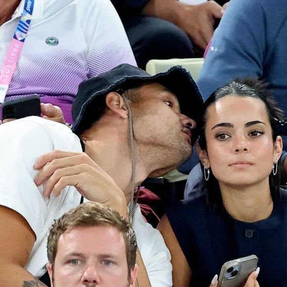 “J’ai presque envie de faire un Leg Day”, lui a répondu Florent Manaudou

Florent Manaudou et sa compagne Lola Dumenil - Les célébrités en tribunes pendant l'épreuve de basketball de Demi-Finale opposant la France à l'Allemagne lors des Jeux Olympiques de Paris 2024 (JO) à l'Arena Bercy, à Paris, France, le 8 août 2024. © Jacovides-Perusseau/Bestimage