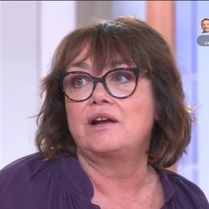 Invitée dans l’émission C à Vous sur France 5, Nathalie Saint-Cricq a confié qu’elle l’aurait plutôt vu avocat pénaliste ou chef d’orchestre. 

Invitée dans "C à vous" ce 22 avril 2026, elle confie qu’elle aurait aimé le voir devenir avocat pénaliste ou même chef d’orchestre. "C’est un échec", s'amuse-t-elle aujourd'hui.