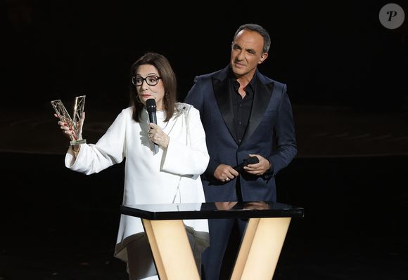 Nana Mouskouri (Victoire d'honneur) et Nikos Aliagas à la cérémonie des 41èmes Victoires de la Musique à la Seine Musicale à Boulogne-Billancourt le 13 février 2026. © Coadic Guirec / Bestimage