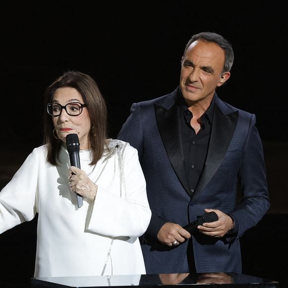 Nana Mouskouri (Victoire d'honneur) et Nikos Aliagas à la cérémonie des 41èmes Victoires de la Musique à la Seine Musicale à Boulogne-Billancourt le 13 février 2026. © Coadic Guirec / Bestimage