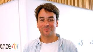 Loin des caméras, Julian Bugier se ressource dans une destination prisée du littoral, à plus de 200 km de Paris