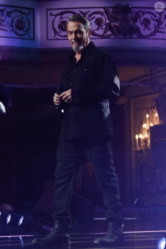 Exclusif - Florent Pagny lors de l'enregistrement de l'émission "Serge Lama, le dernier rappel" présentée par F. Bollaert, diffusée le vendredi 21 novembre 2025 sur France 3 à 21h10, au théâtre Marigny à Paris, France, le 29 avril 2025. © Clovis-Moreau/Bestimage
