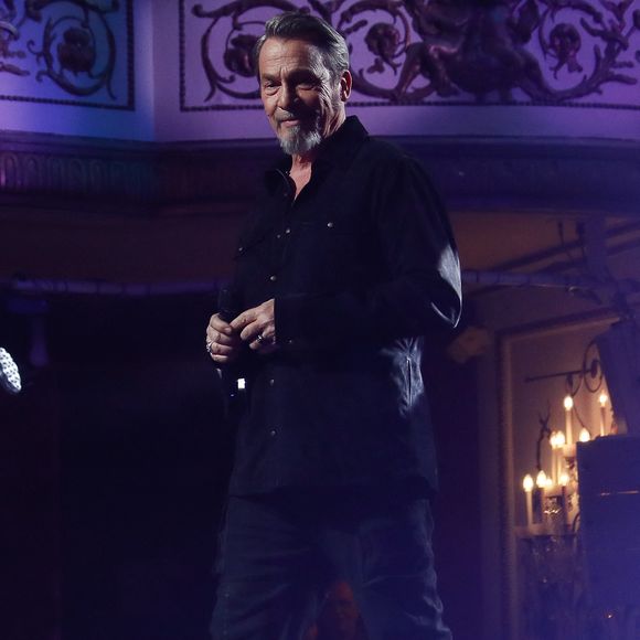 Exclusif - Florent Pagny lors de l'enregistrement de l'émission "Serge Lama, le dernier rappel" présentée par F. Bollaert, diffusée le vendredi 21 novembre 2025 sur France 3 à 21h10, au théâtre Marigny à Paris, France, le 29 avril 2025. © Clovis-Moreau/Bestimage