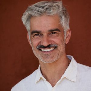 L'acteur se rend souvent en Normandie avec sa femme et leur fille Colette (4 ans) lorsqu'il est libre de toute obligation professionnelle à Paris

François Vincentelli au village lors des Internationaux de France de Tennis de Roland Garros 2023. Paris, le 31 mai 2023. © Jacovides / Moreau / Bestimage