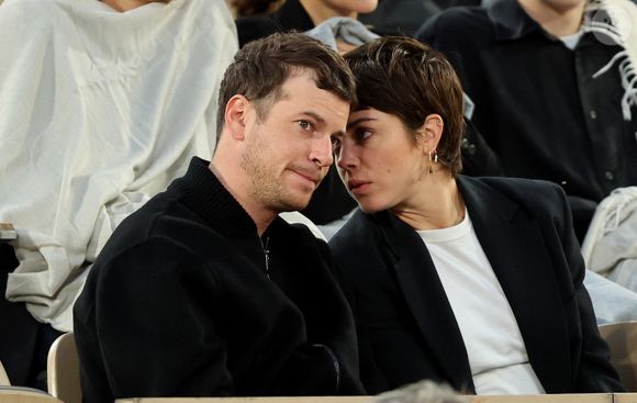 Le fils D’andré Dussolier, Léo Dussollier, étaient aux côtés de l’actrice Alice Isaaz

Alice Isaaz et Léo Dussollier dans les tribunes lors de la session du soir des Internationaux de France de Tennis de Roland Garros 2025, à Paris, France, le 4 juin 2025. © Jacovides-Moreau/Bestimage