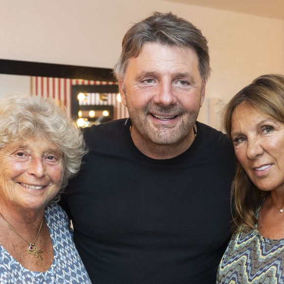 Exclusif - Evelyn Bouchet, Jacqueline Franjou, Philippe Lellouche - P.Lellouche a joué son spectacle "Stand Alone" au théâtre de Verdure du 41ème Festival de Ramatuelle, le 8 août 2025. 
© Cyril Bruneau / Bestimage
