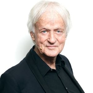 "On me l’a pas demandé, mais je pense que c’état générationnel", a-t-il affirmé, 

Exclusif - Le chanteur Dave - Backstage - Enregistrement de l'émission "100% Logique", présentée par C.Féraud et diffusée le 2 décembre sur France 2
© Christophe Clovis / Bestimage