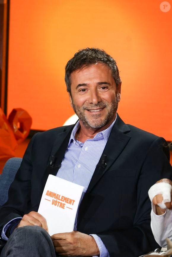 Bernard Montiel revient sur France 3 avec Animalement vôtre, émission sur le bien-être animal.

Exclusif - Bernard Montiel, sur plateau de la nouvelle émission "Animalement Vôtre" présentée par Bernard Montiel sur France 3, à Paris, France. 

© Jack Tribeca/Bestimage