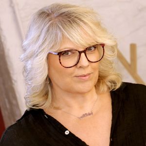 Elle raconte qu’on lui répondait parfois clairement que leur image ne devait pas être associée à une femme ronde.

Exclusif - Portrait de Laurence Boccolini à Paris. © Cédric Perrin / Bestimage