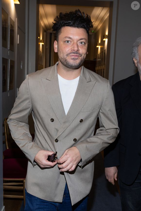 "À la fin, elle a vu que j'étais pas un connard et elle a vu que je me comportais plutôt bien et donc elle nous a laissés", a-t-il conclu.

Kev Adams - Rachida Dati remet à Chantal Ladesou les insignes de Chevalier de la Légion d'Honneur au ministère de la Culture à Paris le 2 février 2026.
© Cyril Moreau / Bestimage