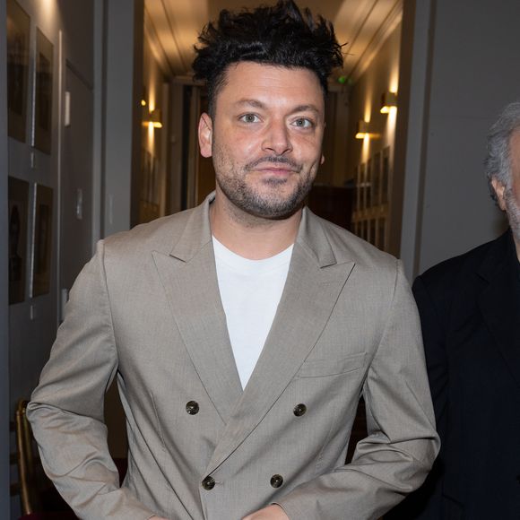 "À la fin, elle a vu que j'étais pas un connard et elle a vu que je me comportais plutôt bien et donc elle nous a laissés", a-t-il conclu.

Kev Adams - Rachida Dati remet à Chantal Ladesou les insignes de Chevalier de la Légion d'Honneur au ministère de la Culture à Paris le 2 février 2026.
© Cyril Moreau / Bestimage