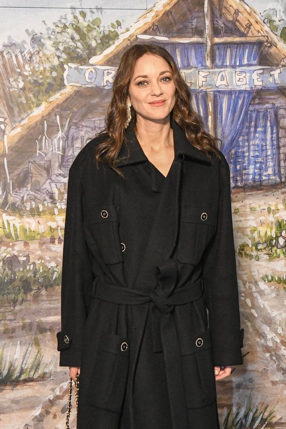 Glou se définit comme "un bar à vin des temps modernes" dans le 3e arrondissement.

Marion Cotillard à l'avant-première du film "Astérix et Obélix : L'Empire du Milieu" au cinéma Pathé La Joliette à Marseille, France, le 28 janvier 2023. © Jean-René Santini/Bestimage