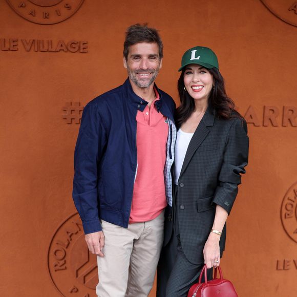 Une vidéo le dévoile d'ailleurs en pleine détente dans l'immense piscine chauffée.

Nolwenn Leroy et son compagnon Arnaud Clément au village lors des Internationaux de France de Tennis de Roland Garros 2025, à Paris, France, le 26 mai 2025. © Jacovides-Moreau/Bestimage