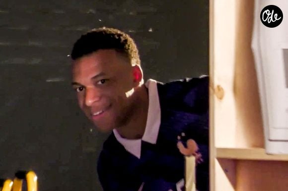 En parallèle, Mbappé développe ses activités d’investisseur avec des participations dans Alan, Sorare, le SM Caen et d’autres projets.

La marque de vêtements de sport Nike a dévoilé sa publicité pour la Coupe du monde de la FIFA, mettant en scène les plus grandes stars du football d’hier et d’aujourd’hui, ainsi que des célébrités issues d’autres domaines. Parmi les stars du football figurent Cristiano Ronaldo, Kylian Mbappé, Vinicius Jr et Erling Haaland.
© Nike via Bestimage
