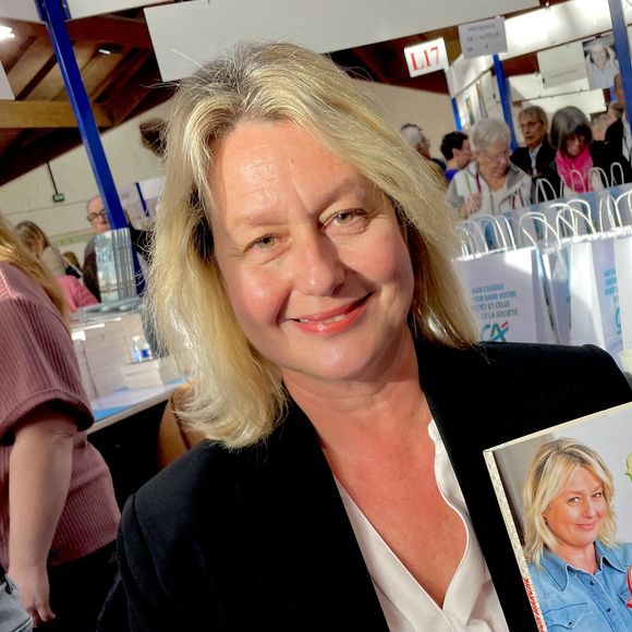 Et de conclure : "Comme par magie, tous les ans je reçois un coup de fil de quelqu’un qui est seul".

Luana Belmondo lors de la 41ème Foire du Livre de Brive dans La Halle Brassens, à Brive-la-Gaillarde, France, le 10 novembre 2023. © Fabien Faure/Bestimage