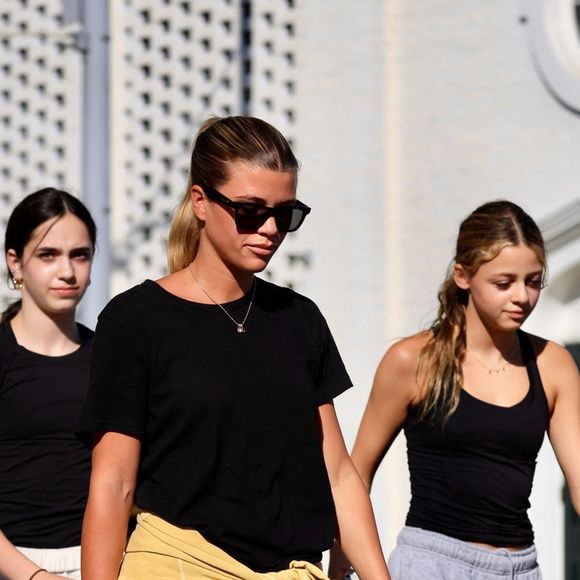 Leur fille aînée, prénommée Harlow Winter Kate et tout juste âgée de 18 ans, se fait d'ordinaire plutôt discrète sur les réseaux sociaux.

EXCLUSIF - Sofia Richie et sa nièce Harlow à Bevely Hills.
Backgrid USA