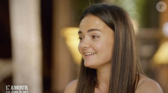 Et pour elle de prévenir : "Donc, pour les saisons à venir, les prétendants, posez-vous la bonne question avant d'écrire"

Célia et Clément dans L'amour est dans le pré sur M6