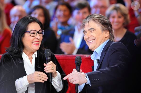 Serge Lama, Nana Mouskouri - Enregistrement de l'emission "Vivement Dimanche" a Paris le 28 Novembre 2012.

Photo : AGENCE / BESTIMAGE