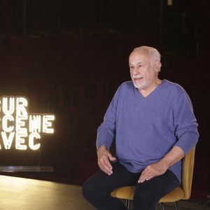 Exclusif - Francis Perrin lors du tournage de "Sur Scène Avec" à Paris le 7 novembre 2024.