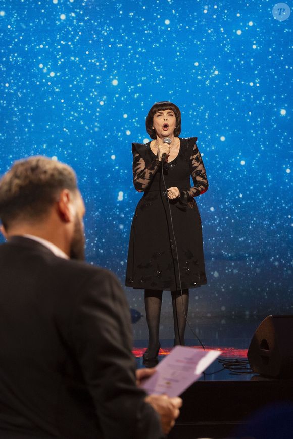Exclusif - Mireille Mathieu - Hommage à Charles Aznavour lors de l'émission "Monsieur Aznavour", diffusée sur C8. Le 3 octobre 2019
© Jack Tribeca / Bestimage